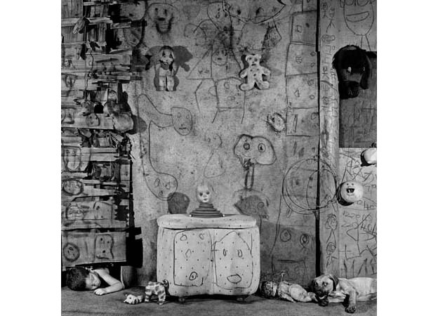 boarding-house-2008-gelatin-slver-print-80-x-80-cm