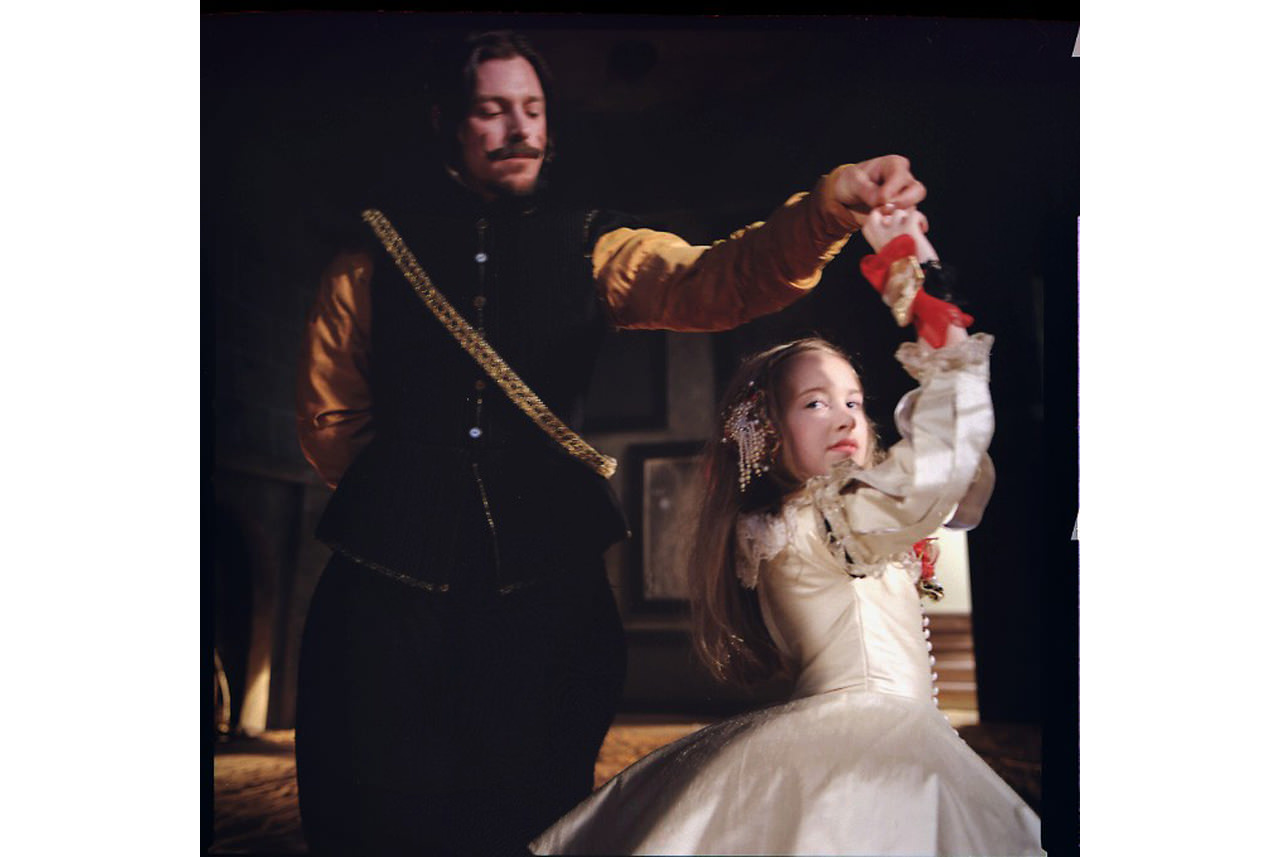 eve-sussman-rufus-corporation-the-king-and-the-infanta-2004-c-print-107-x-76-cm