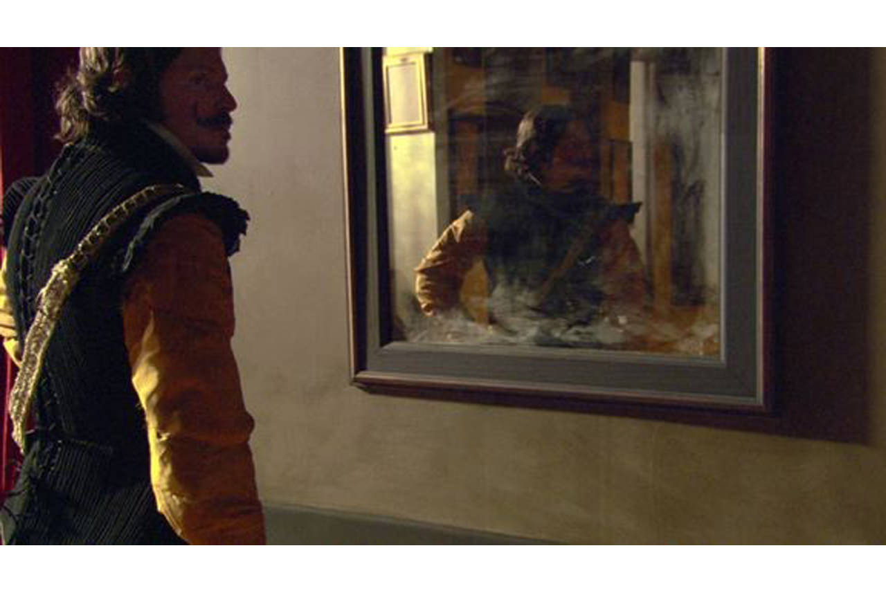 eve-sussman-rufus-corporation-king-stares-2004-c-print-38-x-6550-cm