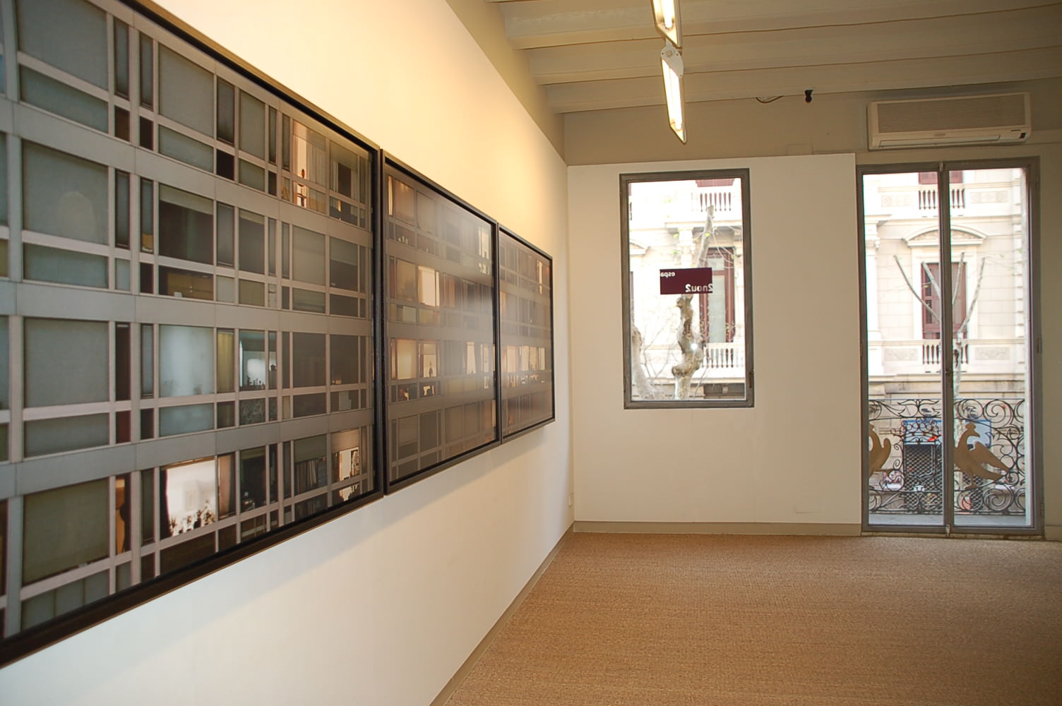 exhibition-view-interiores-espai-2nou2-2006