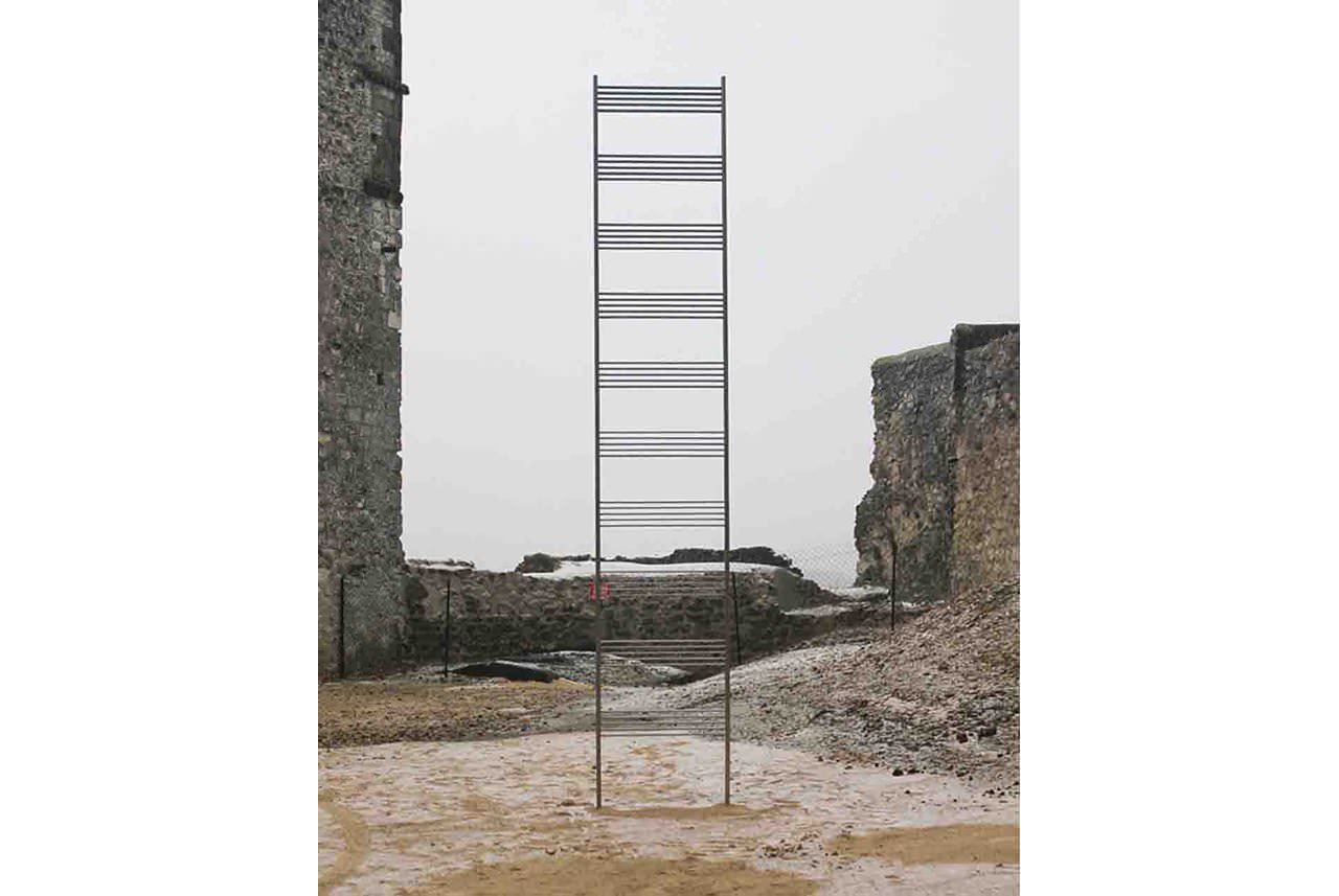 glenda-leon-ascension-silencieuse-2013-stainless-steel-600-x-90-x-5-cm