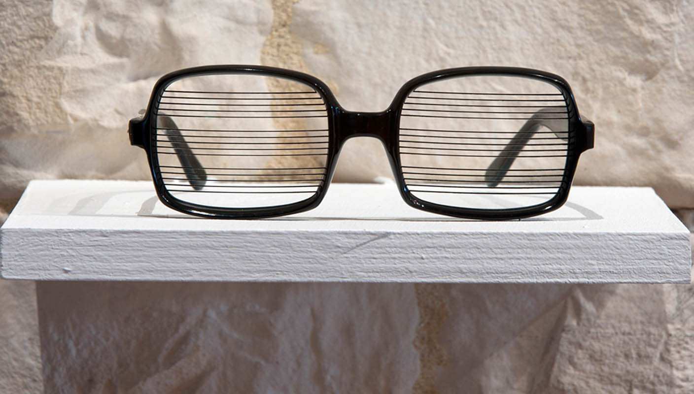 glenda-leon-awarness-2012-glasses-engraved-whit-laser-glasses-4-x-15-x-15-cm