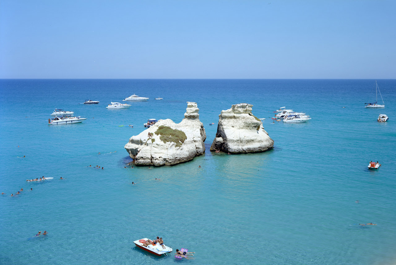 le-due-sorelle-motor-boats-2012-c-print-between-aluminium-and-plexiglas