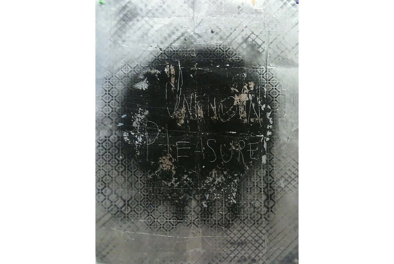 love-burns-2012-spray-sobre-papel-7622-x-5588-cm