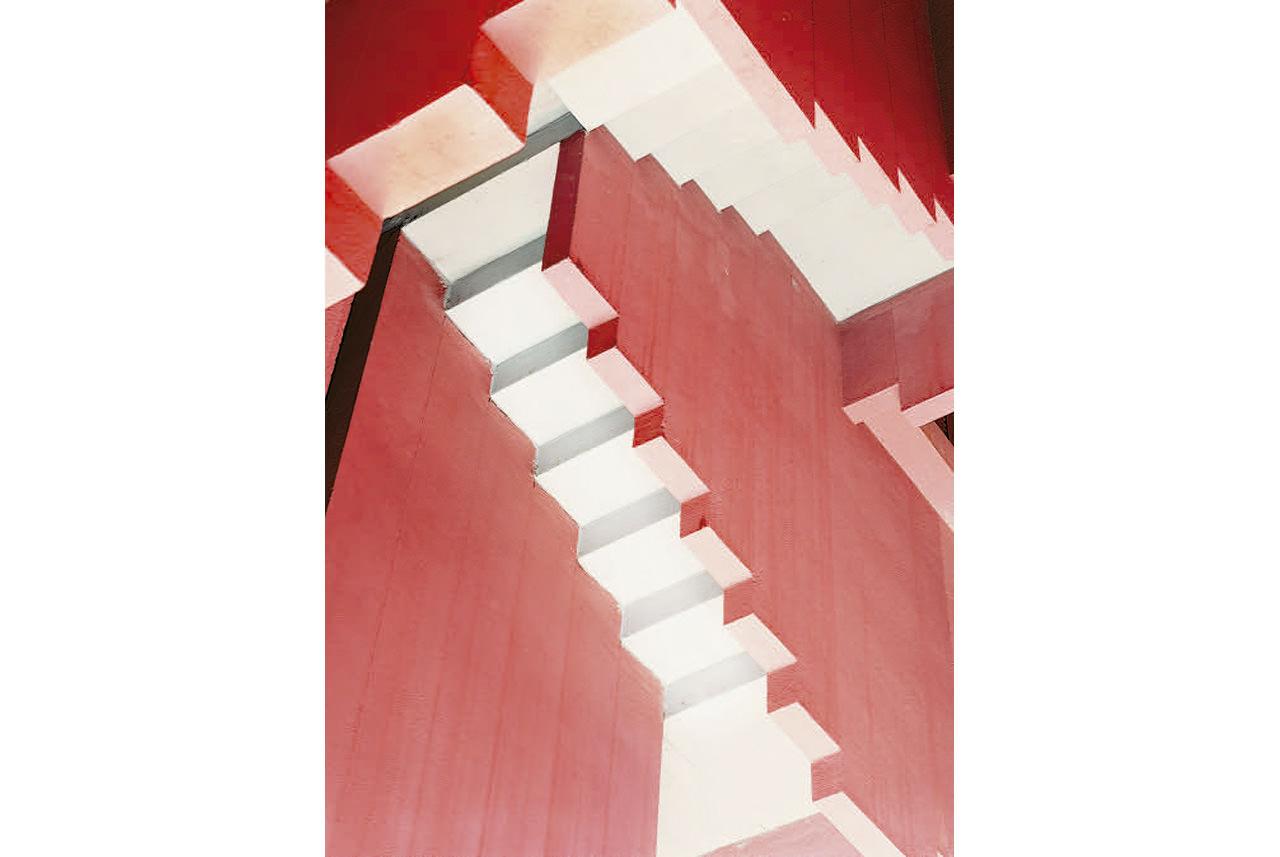 red-staircase-1-2012-analogue-c-print-160-x-117-cm-ed-of
