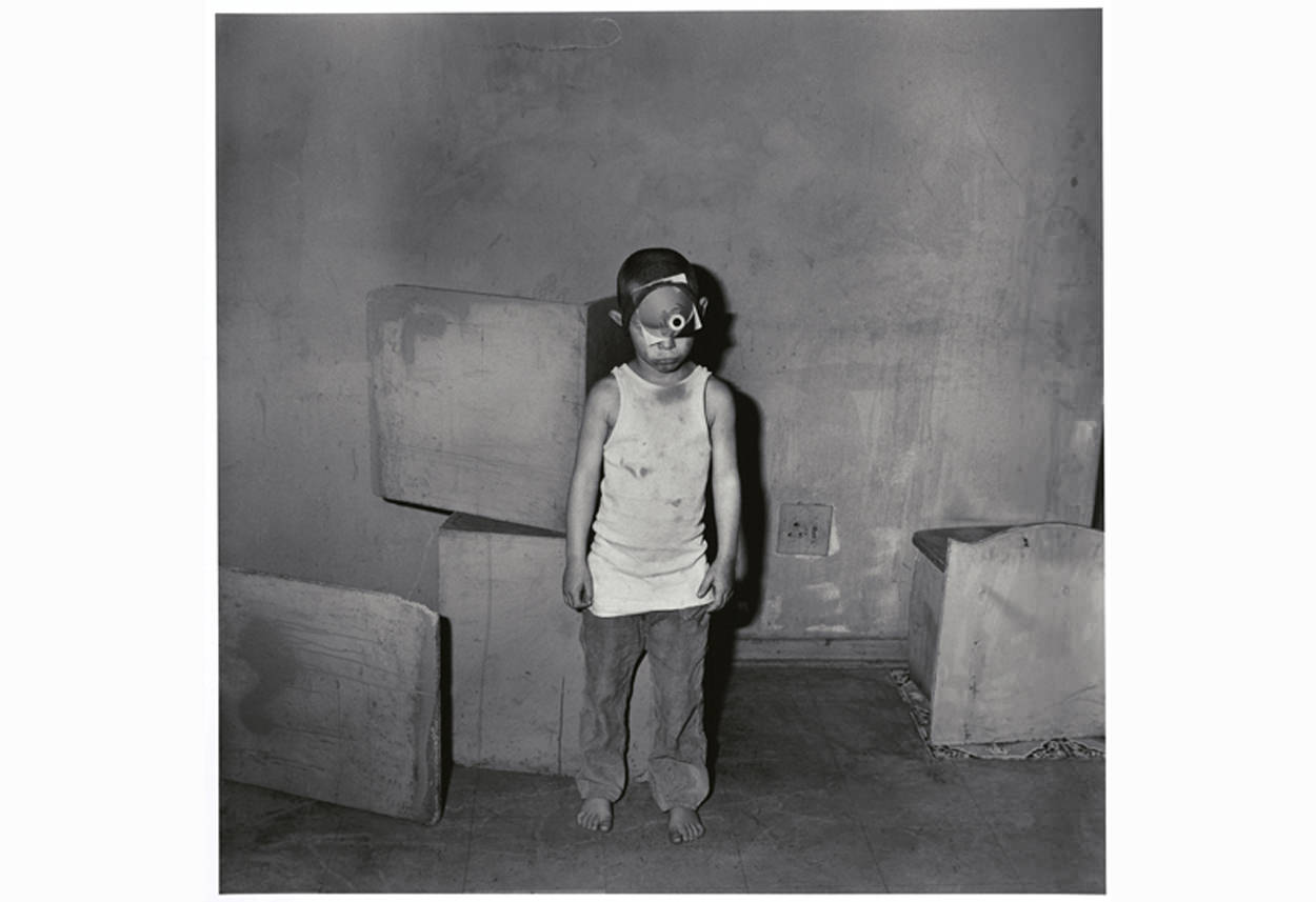 sullen-2002-gelatin-silver-print-40-x-40-cm