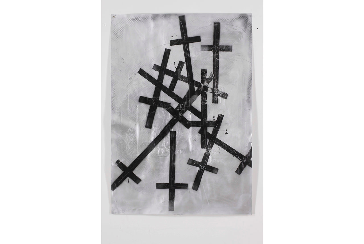 swords-i-2011-acrilic-spray-sobre-papel-17018-x-11684-cm