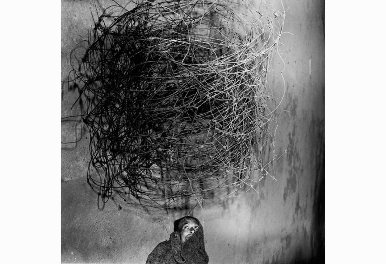 twirling-wires-2001-gelatin-slver-print-40-x-40-cm