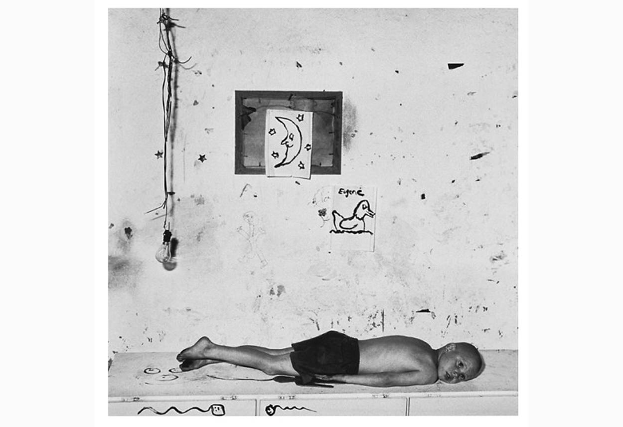 under-the-moon-2010-gelatin-silver-print-40-x-40-cm