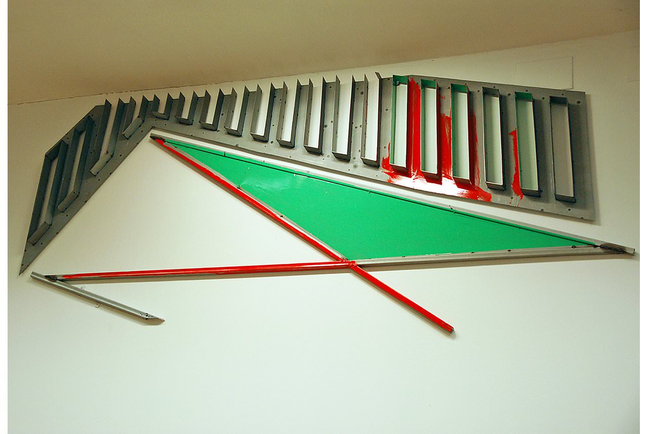 untitled-2009-ferro-i-pintura-115-x-256-x-7-cm