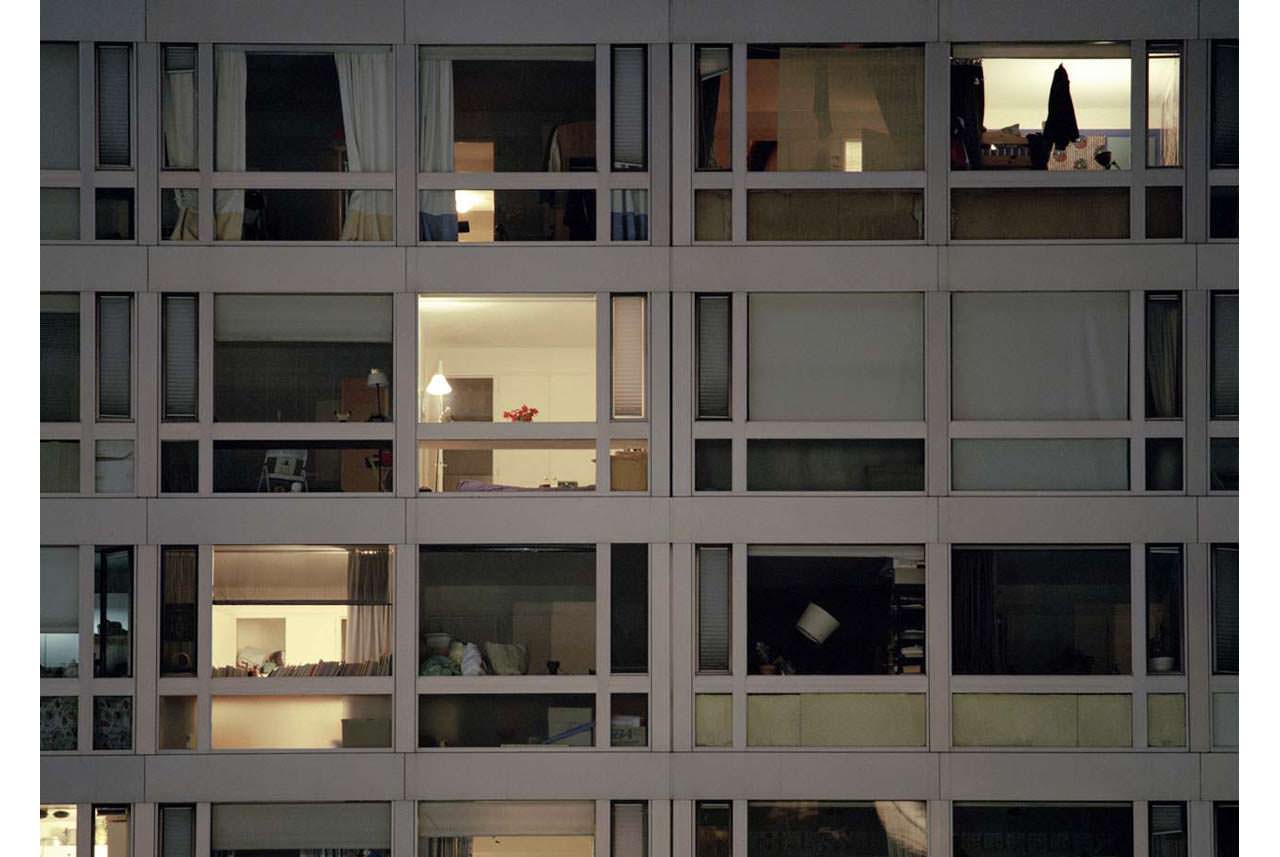 untitled-fachada-iv-2002-color-photographic-print-99-x-138-cm