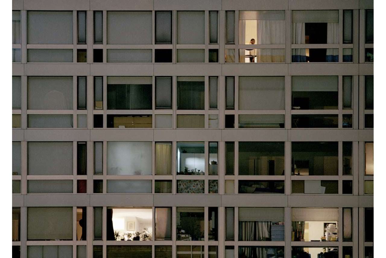 untitled-fachada-v-2002-color-photographic-print-99-x-138-cm