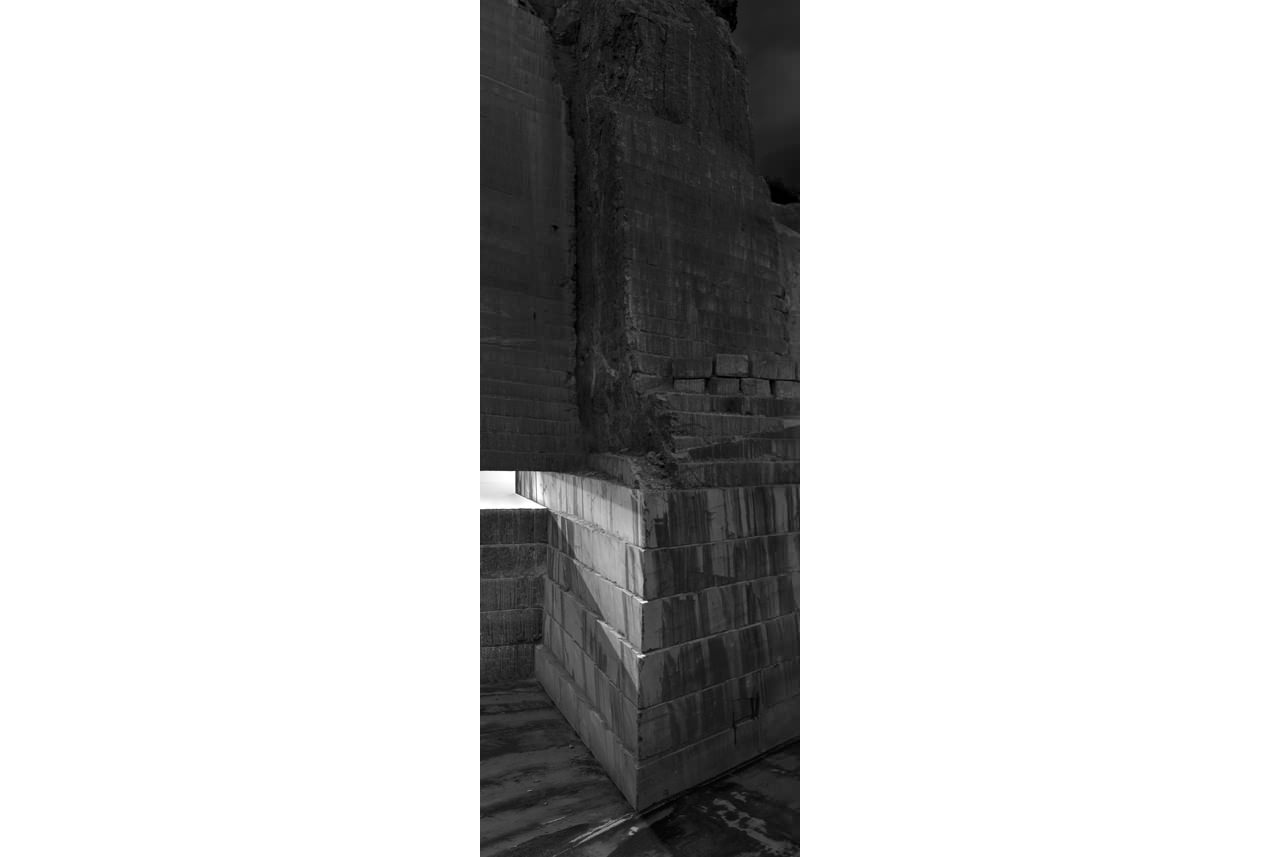 untitled-muros-de-luz-serie-2005-digital-photography-aluminium-250-x-93-cm