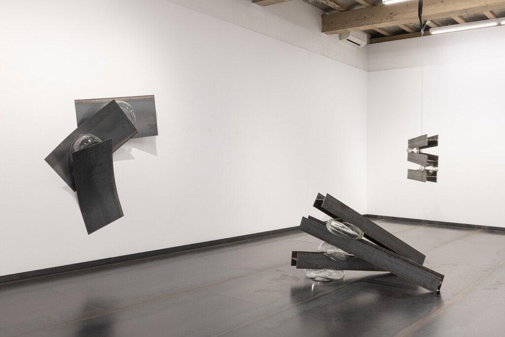 vista de sala exposición Tulio Pinto