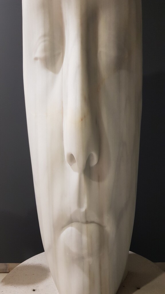 Sculpture of a marble face by Jaume Plensa